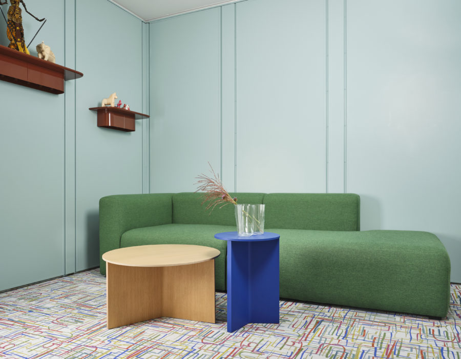 design-deco-mobilier-contract-furniture-holistic-studio-b-helle-momentum-hay-sofa-table-basse-vase